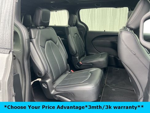 Certified 2022 Chrysler Pacifica Touring-L w/ S Appearance Package image 19