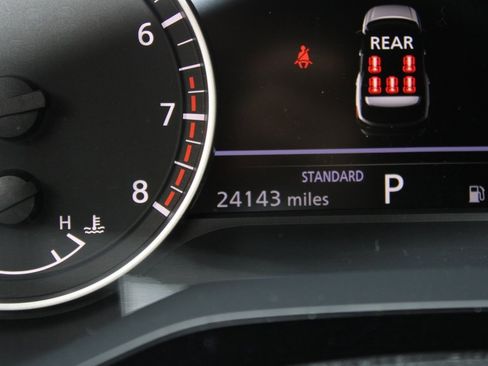 Used 2024 Nissan Pathfinder SL w/ SL Premium Package image 11