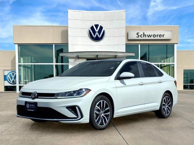Certified 2025 Volkswagen Jetta SE w/ Sunroof Package FWD image 2