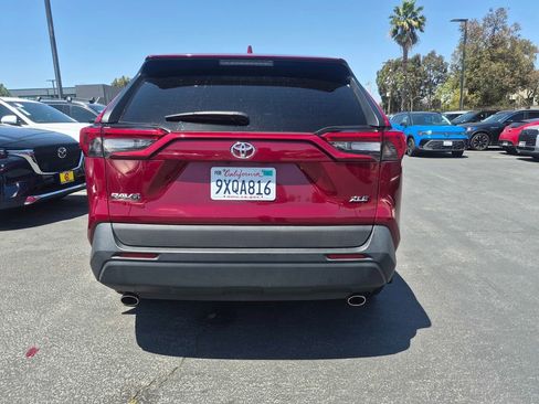 Used 2021 Toyota RAV4 XLE w/ Convenience Package FWD image 6