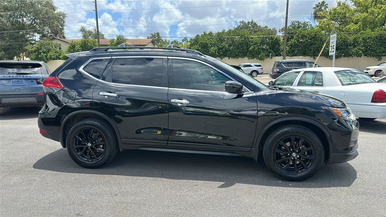 Used 2017 Nissan Rogue SV w/ Midnight Edition FWD image 6
