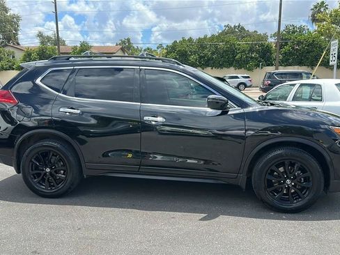 Used 2017 Nissan Rogue SV w/ Midnight Edition FWD image 6