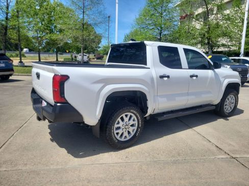 Certified 2024 Toyota Tacoma SR image 7