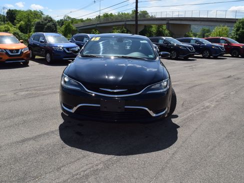 Used 2015 Chrysler 200 Limited w/ Convenience Group FWD image 2