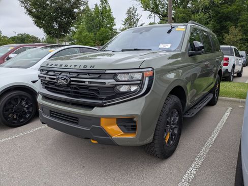 Used 2025 Ford Expedition Tremor AWD/4WD image 3