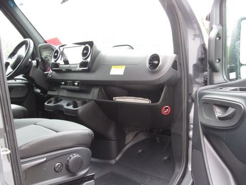 Used 2025 Mercedes-Benz Sprinter 2500 image 14