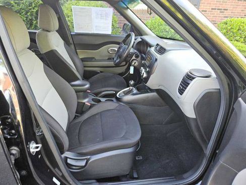 Used 2017 Kia Soul FWD image 28