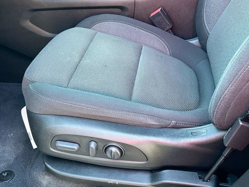 Used 2023 Chevrolet Traverse LT image 9