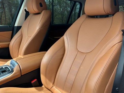 Used 2022 BMW X7 xDrive40i w/ M Sport Package image 15