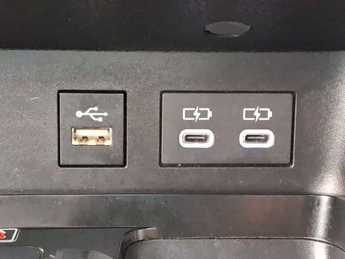 Used 2025 Toyota Camry SE image 23