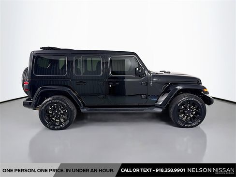 Used 2021 Jeep Wrangler Unlimited Sahara image 4