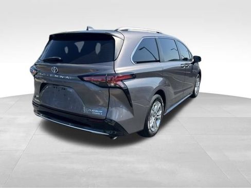 Used 2022 Toyota Sienna Platinum AWD/4WD image 7