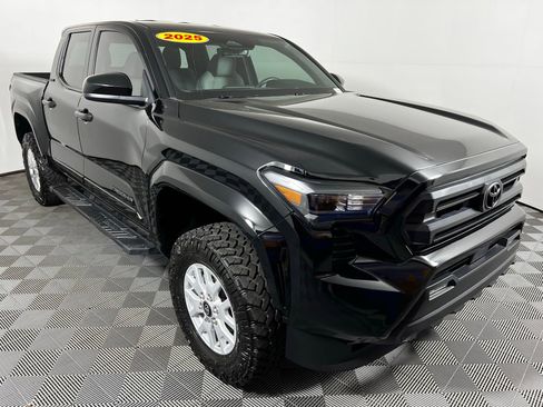 Used 2025 Toyota Tacoma SR5 AWD/4WD image 3