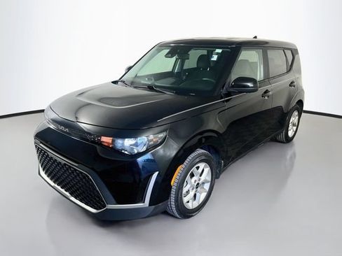 Used 2023 Kia Soul LX w/ LX Technology Package FWD image 4