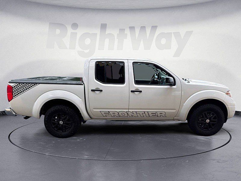 Used 2016 Nissan Frontier SV w/ SV Value Truck Package AWD/4WD image 6