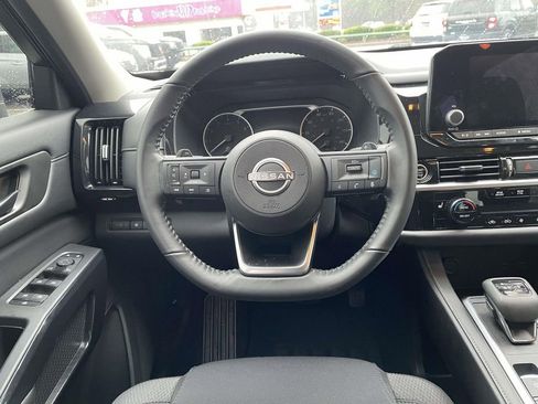 Used 2024 Nissan Pathfinder SV image 12