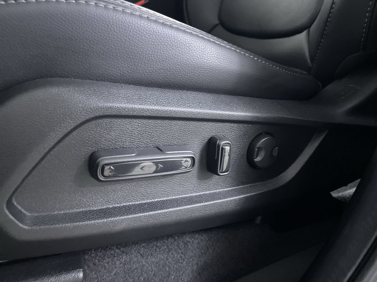 Used 2025 Honda Pilot Touring image 14