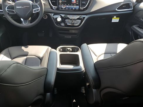 New 2026 Chrysler Voyager LX FWD image 23