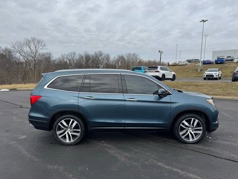 Used 2017 Honda Pilot Touring image 2