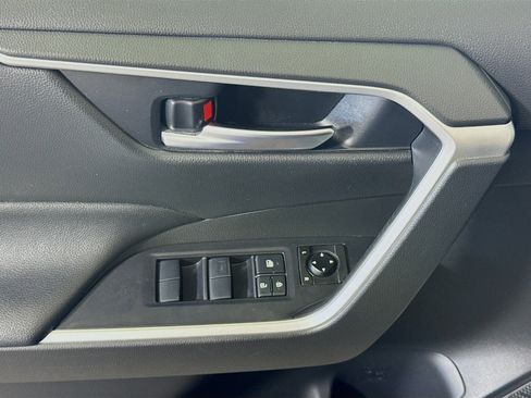 Used 2020 Toyota RAV4 XLE w/ Carpet Mat Package FWD image 24