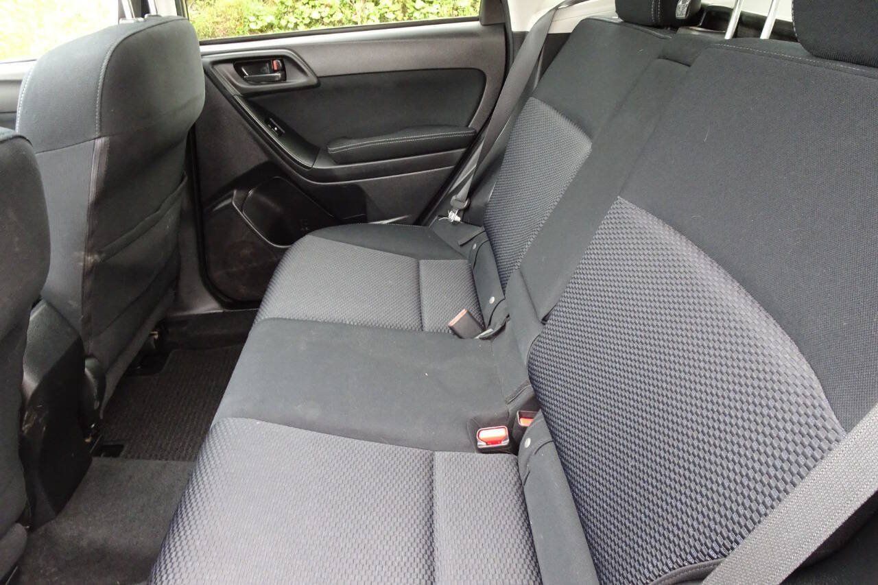 Used 2015 Subaru Forester 2.5i Premium AWD/4WD image 17