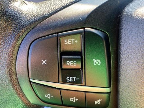 Used 2020 Ford Explorer XLT w/ Equipment Group 202A image 17