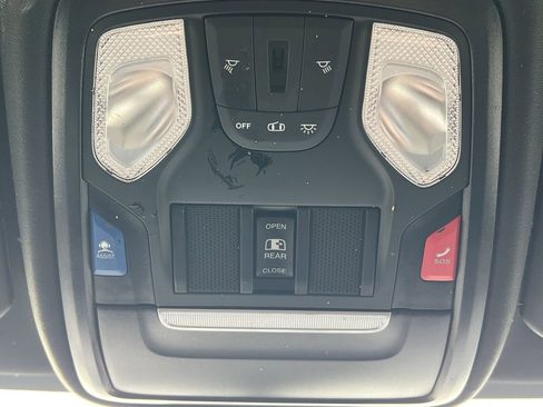 Used 2024 RAM 2500 Tradesman w/ Chrome Appearance Group image 21