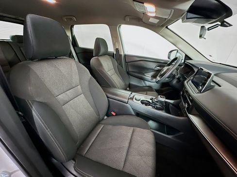 Used 2024 Nissan Rogue SV image 30