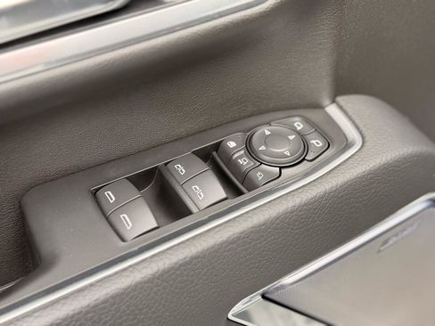 Used 2025 GMC Sierra 3500 Denali AWD/4WD image 11