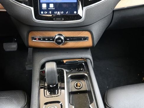 Certified 2024 Volvo XC90 B6 Plus image 27