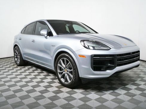 Certified 2024 Porsche Cayenne Turbo AWD/4WD image 28