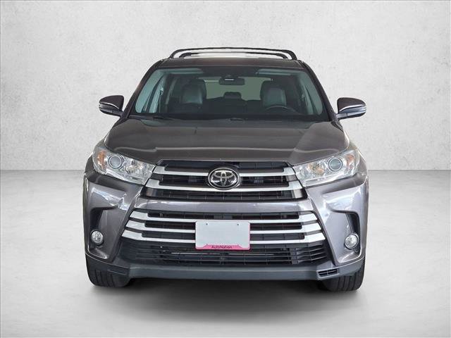 Used 2018 Toyota Highlander Plus FWD image 2