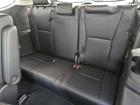 Used 2024 Toyota Highlander Limited FWD image 31