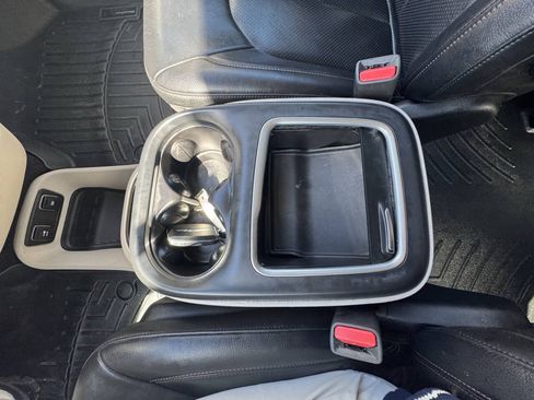 Used 2017 Chrysler Pacifica Touring-L Plus w/ Advanced Safetytec Group FWD image 39