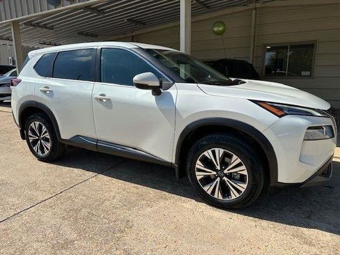 Used 2022 Nissan Rogue SV AWD/4WD image 2
