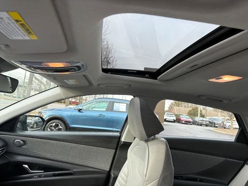 Certified 2024 Hyundai Elantra Limited image 13