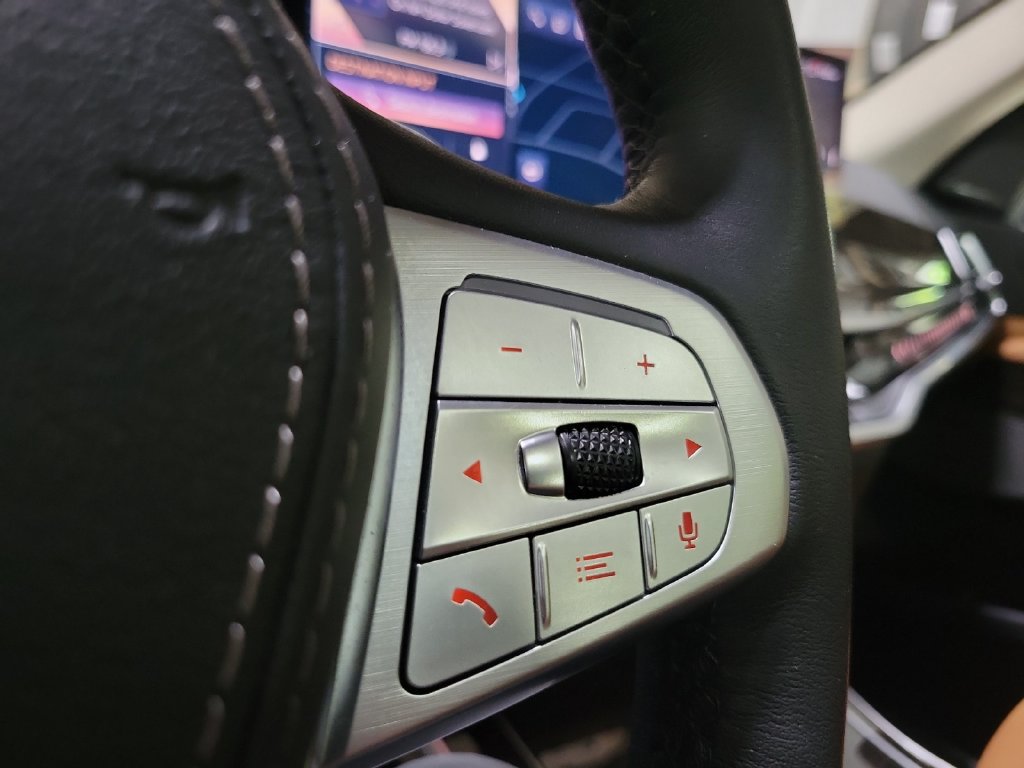 Used 2025 BMW X7 xDrive40i AWD/4WD image 16