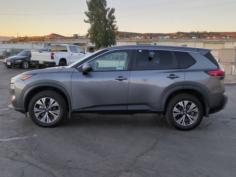 Certified 2022 Nissan Rogue SV image 9