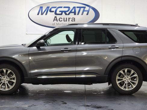 Used 2022 Ford Explorer XLT w/ Equipment Group 202A image 9