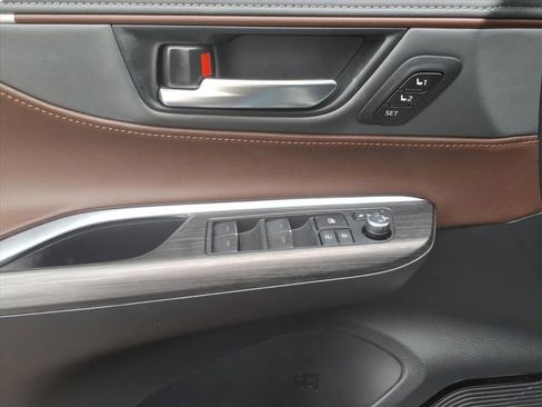 Used 2024 Toyota Venza image 18