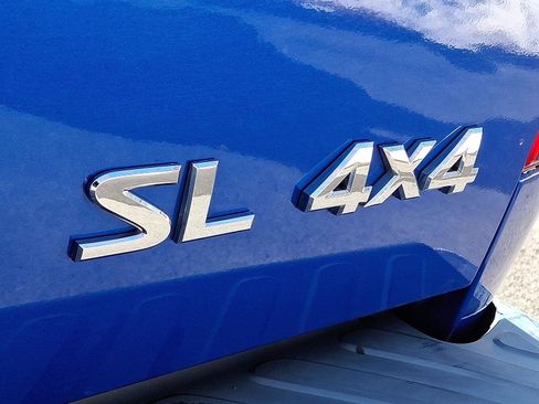 Used 2014 Nissan Frontier SL w/ SL Moonroof Package image 32