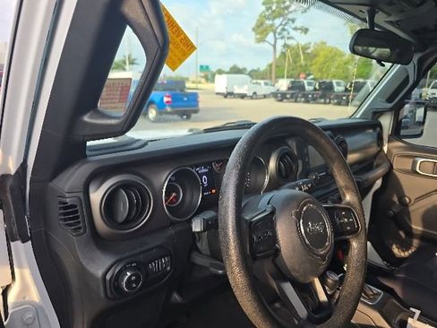 Used 2020 Jeep Gladiator Sport w/ Trailer Tow Package AWD/4WD image 8