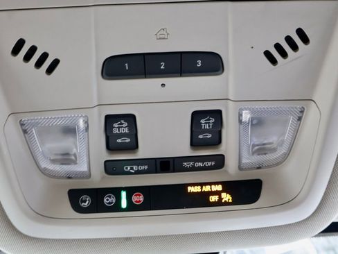 Used 2023 GMC Acadia Denali w/ Denali Ultimate Package AWD/4WD image 31
