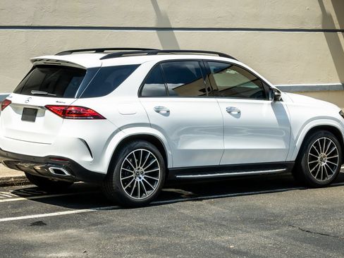 Used 2021 Mercedes-Benz GLE 350 4MATIC w/ AMG Line Exterior image 8