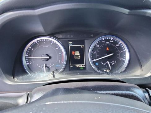 Used 2019 Toyota Highlander XLE FWD image 12