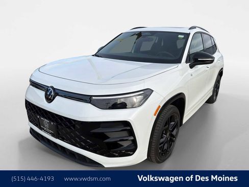 New 2026 Volkswagen Tiguan SE R-Line AWD/4WD image 1