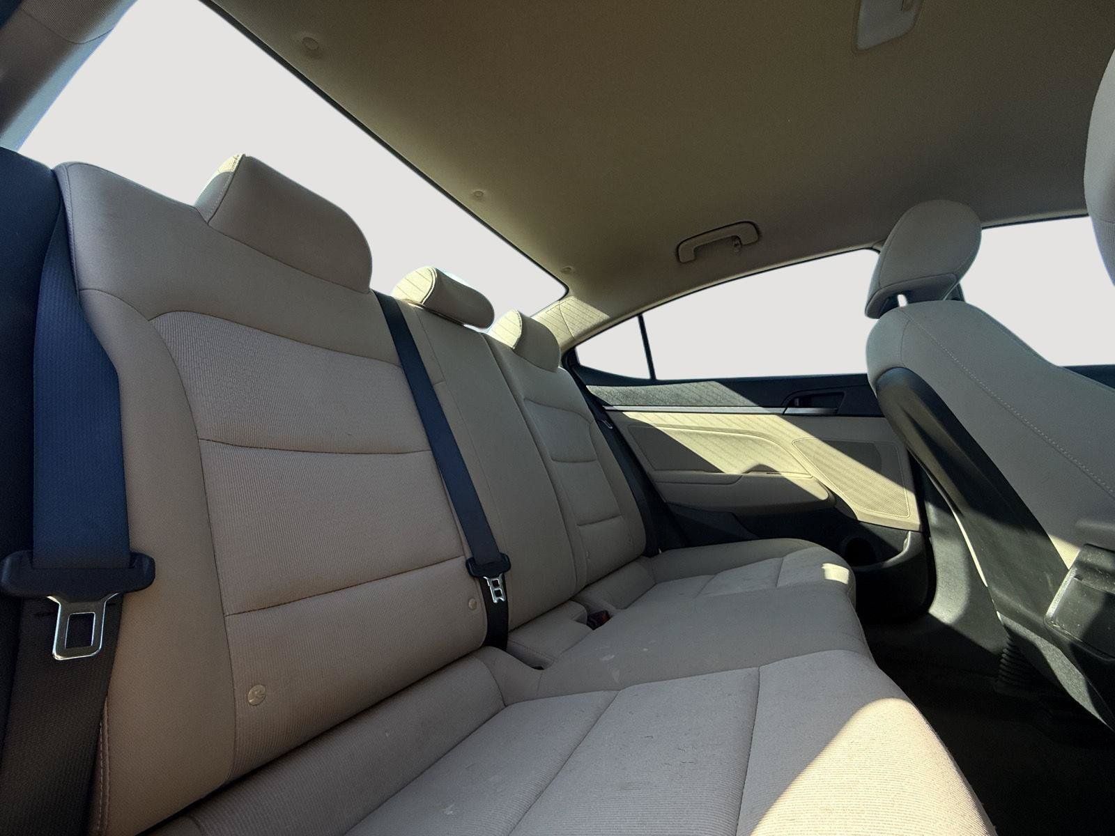 Used 2017 Hyundai Elantra SE FWD image 23