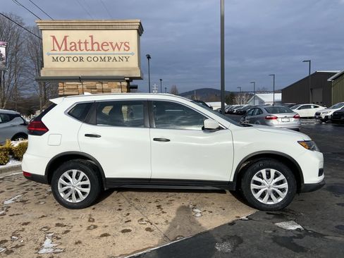 Used 2017 Nissan Rogue S image 4