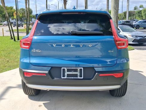 Used 2023 Volvo XC40 B4 Plus w/ Driver Assist Package FWD image 5