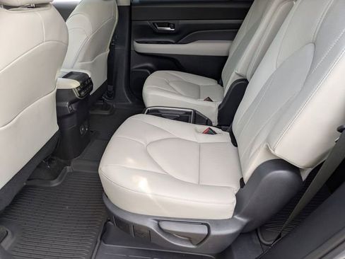 Used 2025 Toyota Grand Highlander image 18